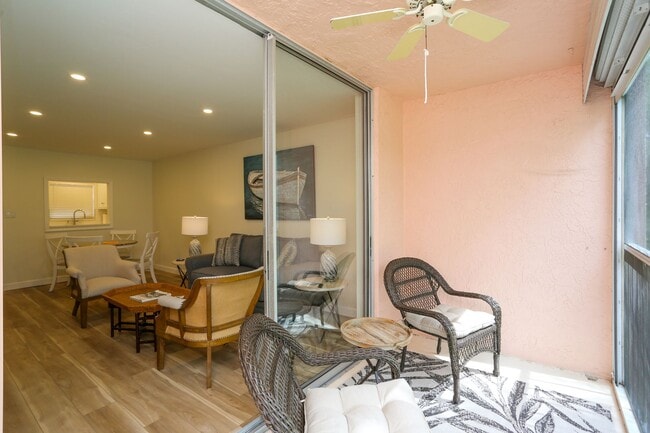 Building Photo - TURTLE LAKE - GOLF COURSE VIEWS - 1 BEDS /...