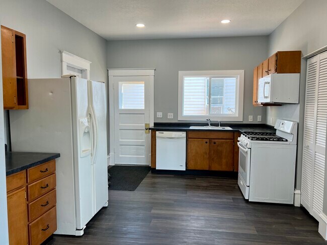 Kitchen - 622 Court St