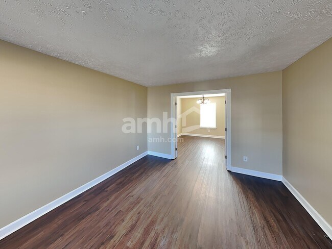 Foto del edificio - 1905 Thesa Ct