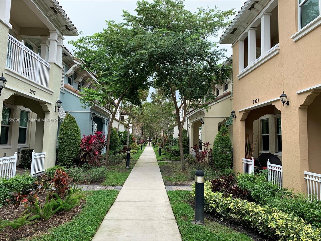 2947 St Thomas Dr, Hollywood, FL 33024 Townhome Rentals in Hollywood FL