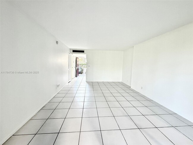 Foto del edificio - 3301 N Country Club Dr