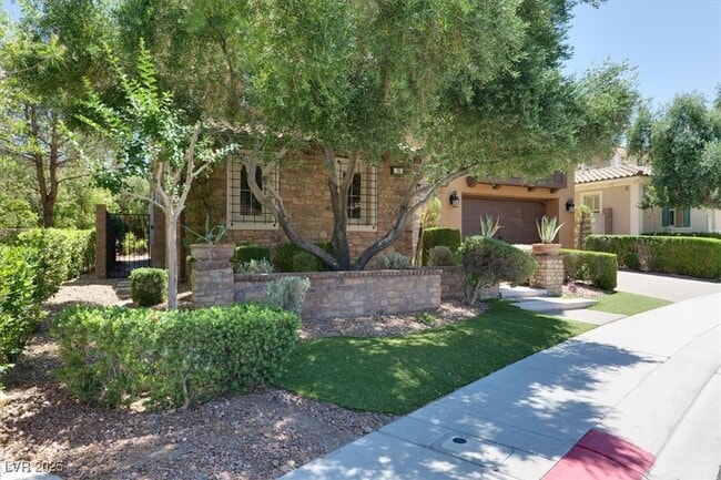Building Photo - 74 Contrada Fiore Dr