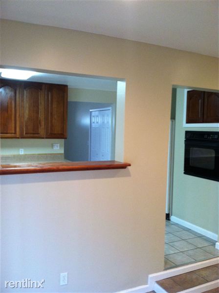 Building Photo - 1191 University Dr