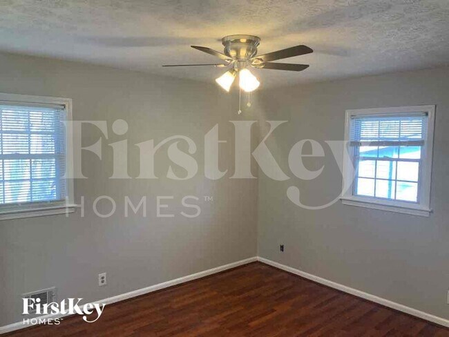 Building Photo - 518 Rebecca St