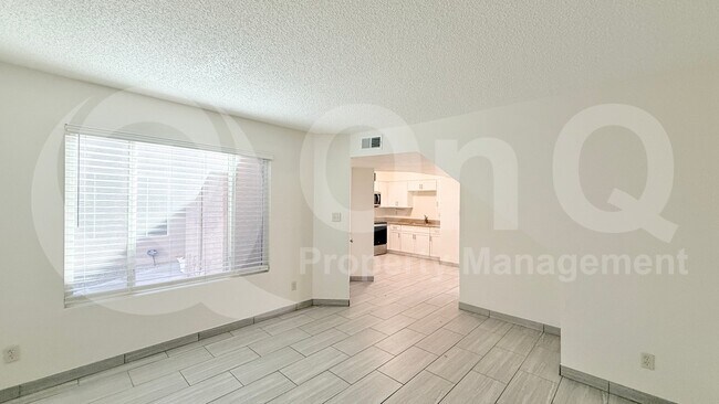 Building Photo - 1712 E Pepper Cir