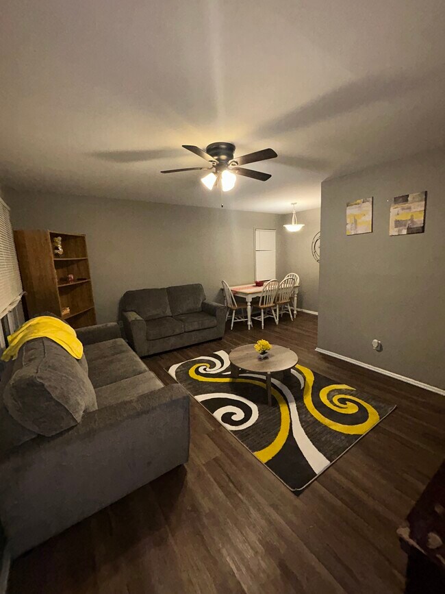 Foto del edificio - 4429 E 158th St