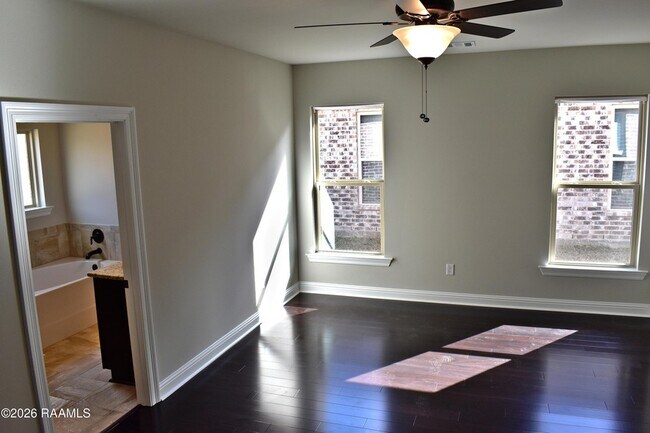 Building Photo - 421 Berg Ct