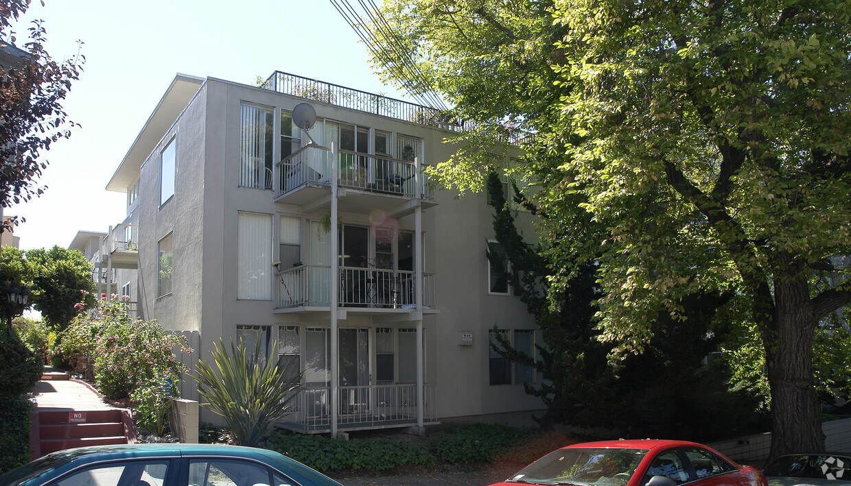 Building Photo - 826-832 Warfield Ave