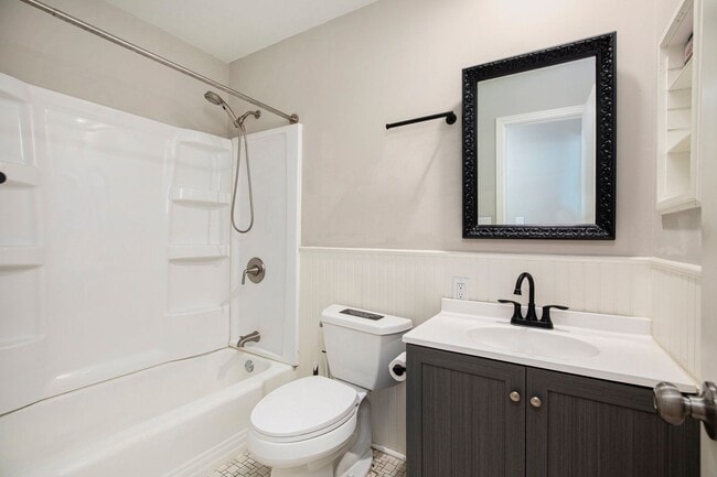 Building Photo - Beautiful 3BR/2BA w/ Garage & Fenced Yard