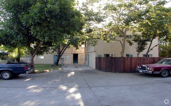 Building Photo - 7130 Rosanna St