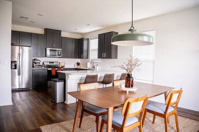 Foto del edificio - Room in House on Conestoga Wagon Way
