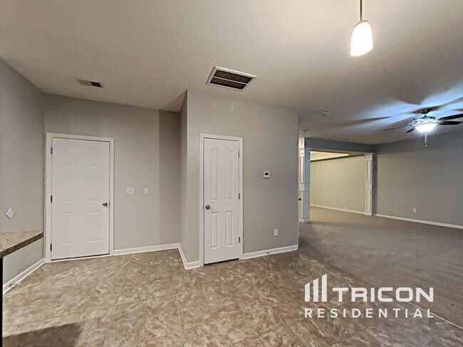 Foto del edificio - 421 Riverdale Rd