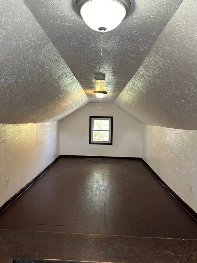 Foto del edificio - 3 bedroom & 1 bathroom Home for Rent