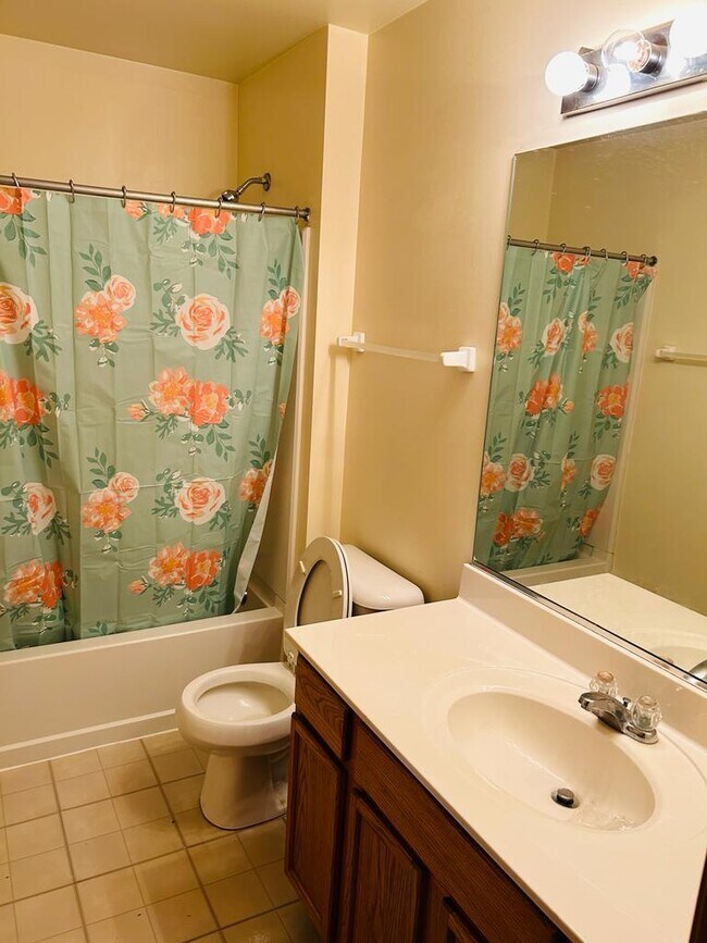 Foto del edificio - 1131 Silverstone Dr