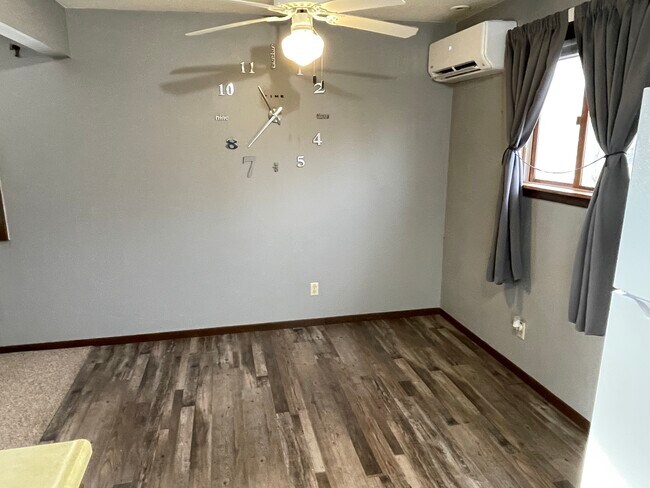 Dining area - 105 N Lear St