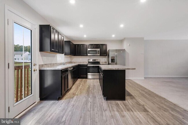 Foto del edificio - 32 Tilia Dr