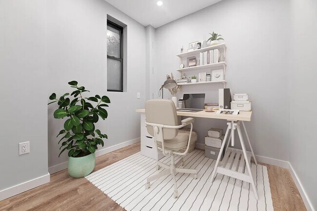Building Photo - 437 W 46th St