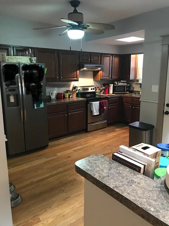 Foto del edificio - 409 Iola Rd