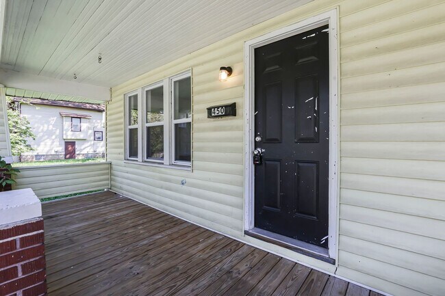 Building Photo - 450 S Terrace Ave
