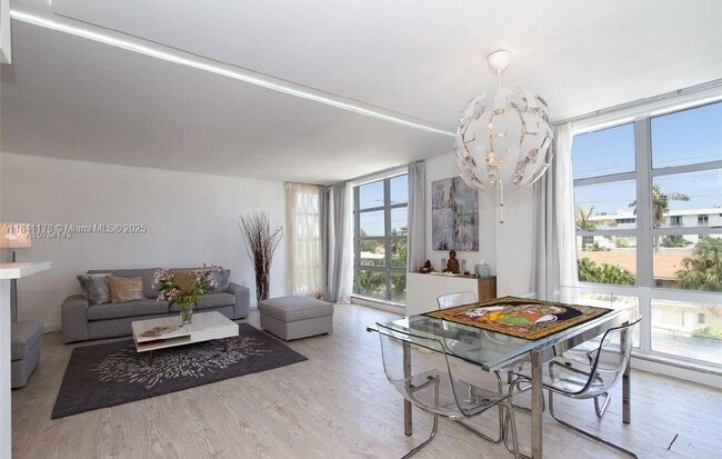 Foto del edificio - 9800 W Bay Harbor Dr