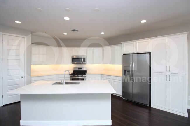 Foto del edificio - 9830 E Tahoe Ave