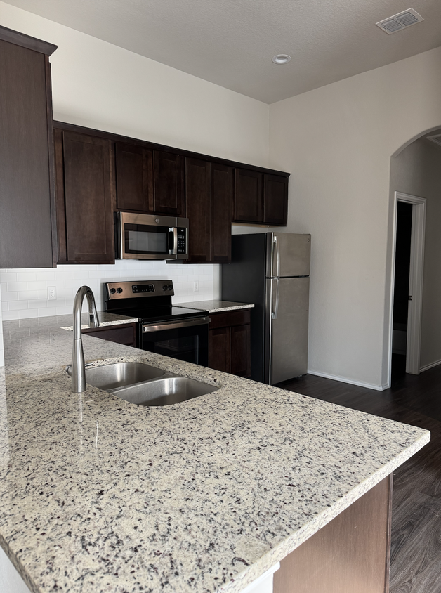 Granite Kitchen Counters - 629 Heathers Way