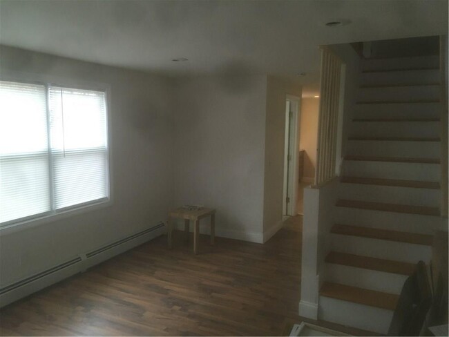 Building Photo - 14 Lakewood St