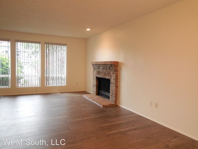 Building Photo - 3 br, 2.5 bath House - 12127 SE 217th Pl