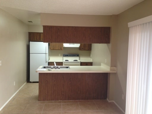 Foto del edificio - 2 bedroom 1 bath triplex located in the Semoran club subdivision.
