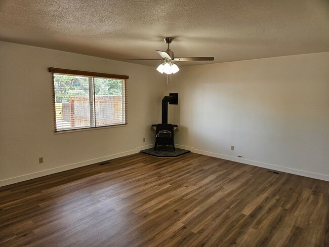 Building Photo - Newly remodeled Ranch Style Home With Huge...