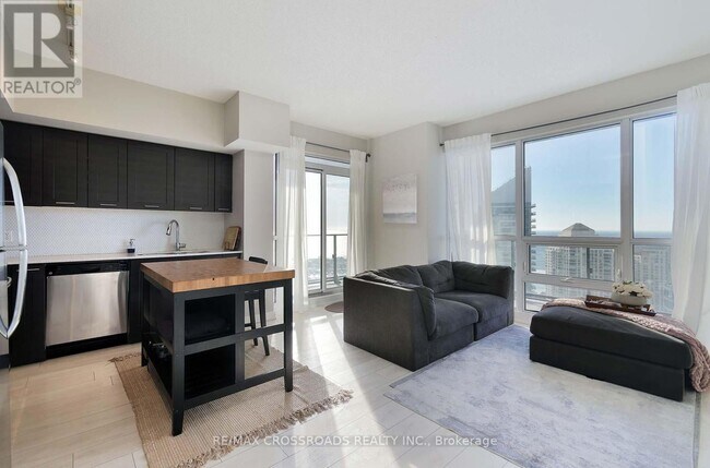 Photo du bâtiment - 2220 Lake Shore Blvd W
