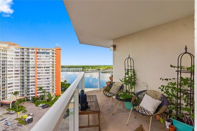 Foto del edificio - 1351 NE Miami Gardens Dr