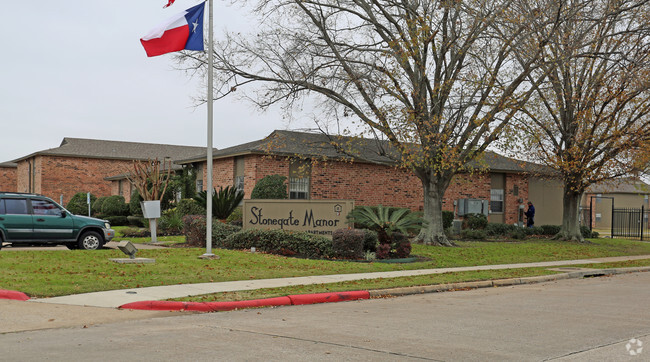 Building Photo - Stonegate Manor - AFFORDABLE HOUSING