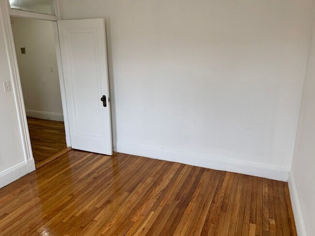 Building Photo - CHEAPEST 1 BED IN FENWAY HT  and HW inc Cl...