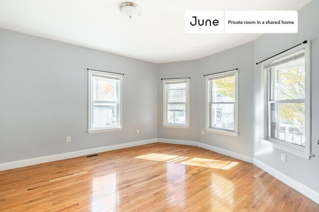 Building Photo - Room in Shared 4 bed/1 bath home