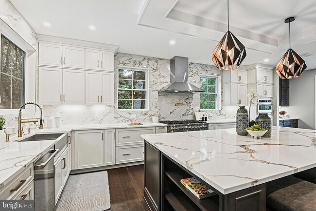 Foto del edificio - 9615 Locust Hill Dr