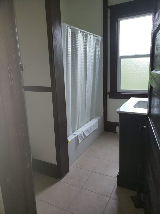 Foto del edificio - 104 N E St
