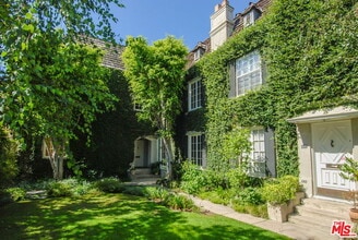 Building Photo - 403 S Bedford Dr