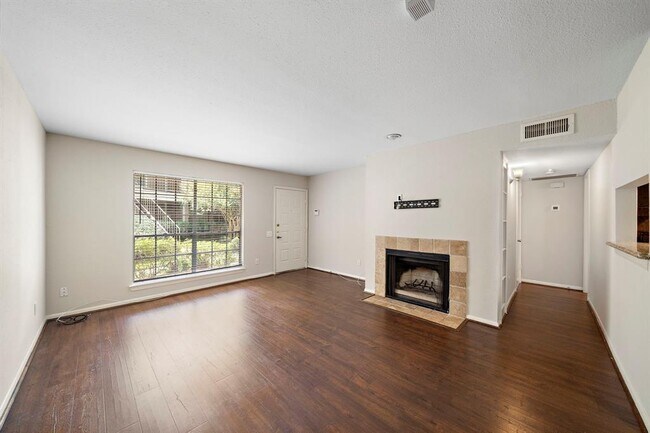 Foto del edificio - 1860 White Oak Dr