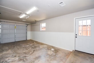 Building Photo - 1119 Edgewood Dr