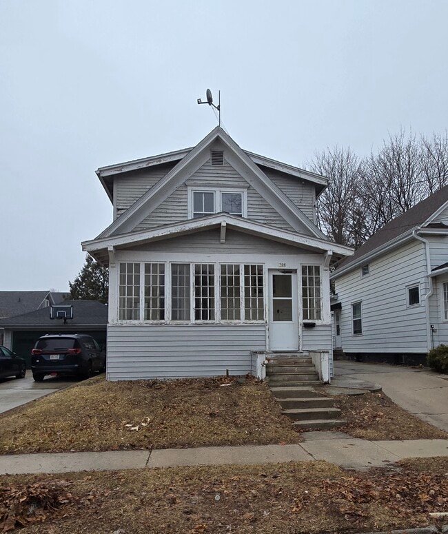 Building Photo - 708 N 10th St