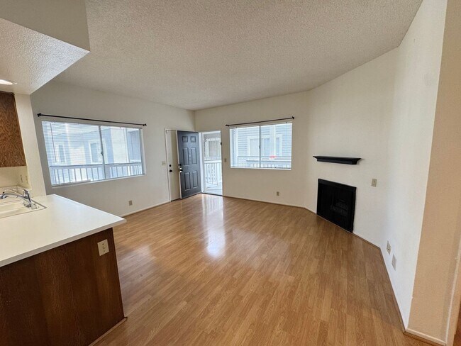 Foto del edificio - 10411 W Garden Grove Blvd