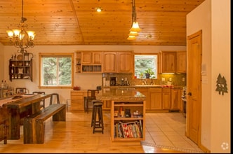 Building Photo - 10565 Laurelwood Dr