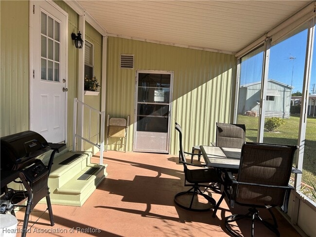 Building Photo - 2112 Banyan Way
