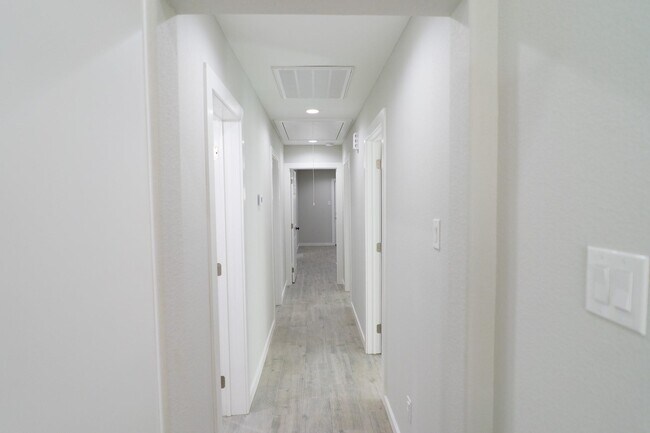Foto del edificio - 308 S 12th St