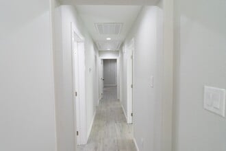 Building Photo - 308 S 12th St