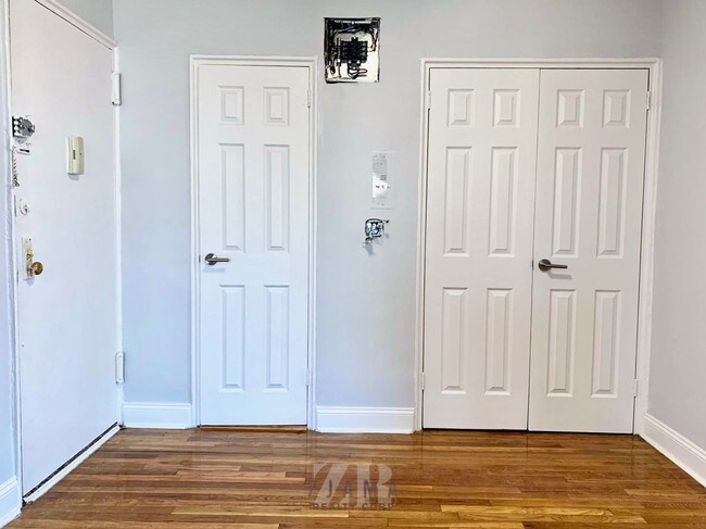 Foto del edificio - 130 E 18th St