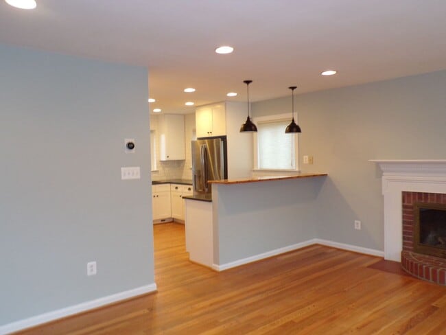 Building Photo - Beautiful Three Bedroom House in N Arlington; Dominion Hills
