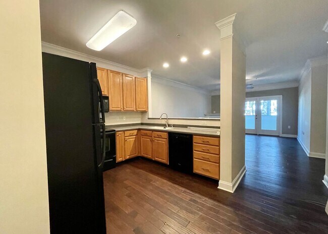 Foto del edificio - Available May 11th. GROUND FLOOR 3BR/2 BA Condo in Riverland Woods!