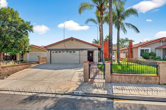Foto del edificio - Stunning 3 Bed/2 Bath Pool Home In Lake El...